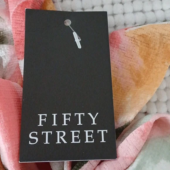 Fifty Street spaghetti strap blouse - Picture 11 of 11